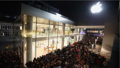 Armed robbers attack Apple