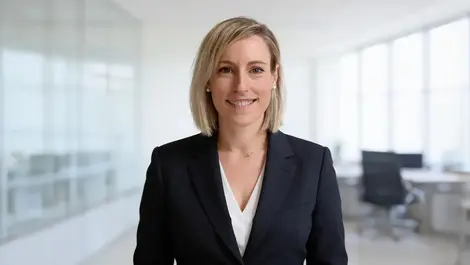 Jen roche headshot(2)